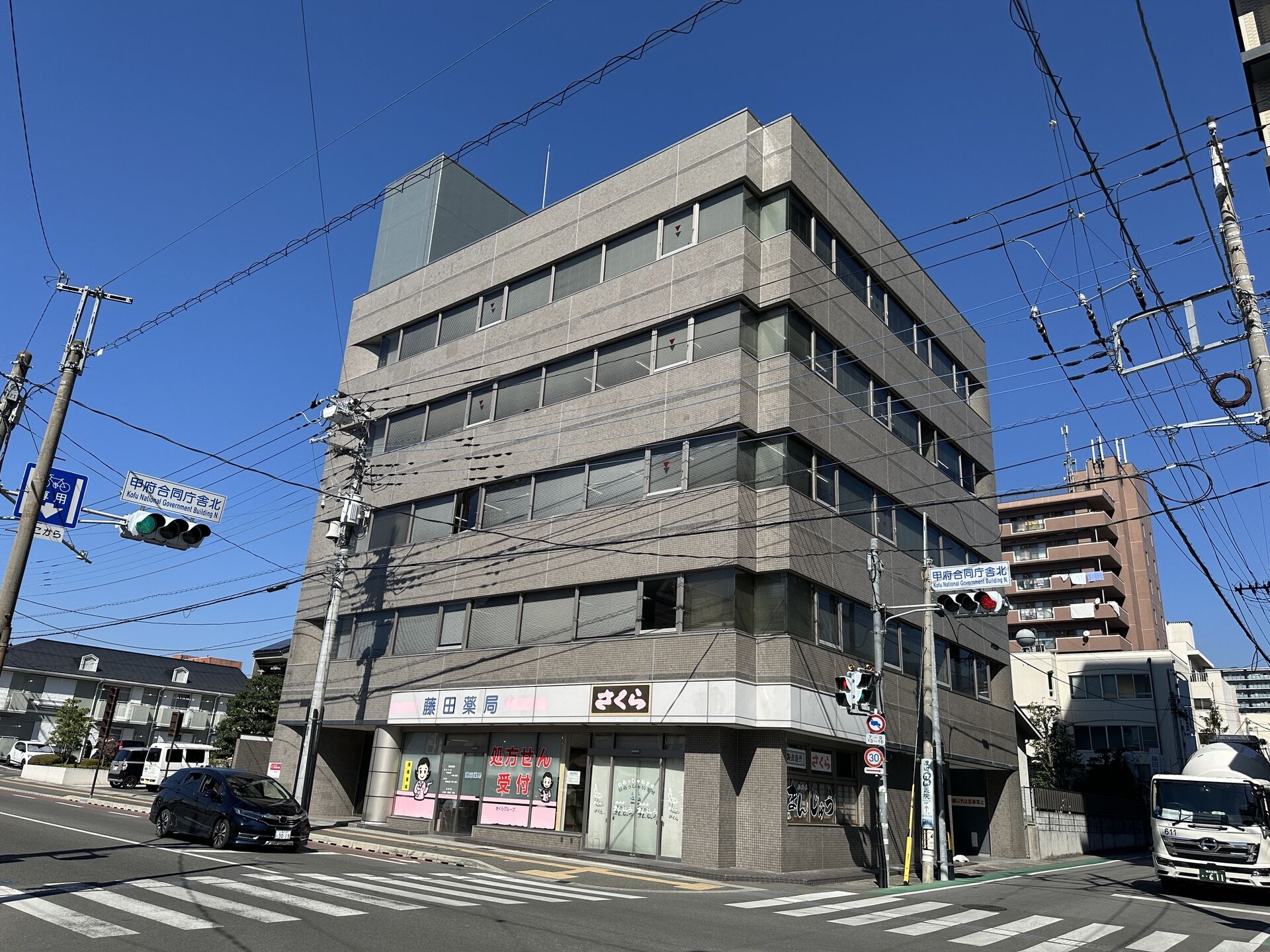 某甲府ビル